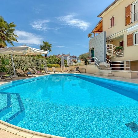 Apartment Complex Irena With Pool Porec Exterior photo