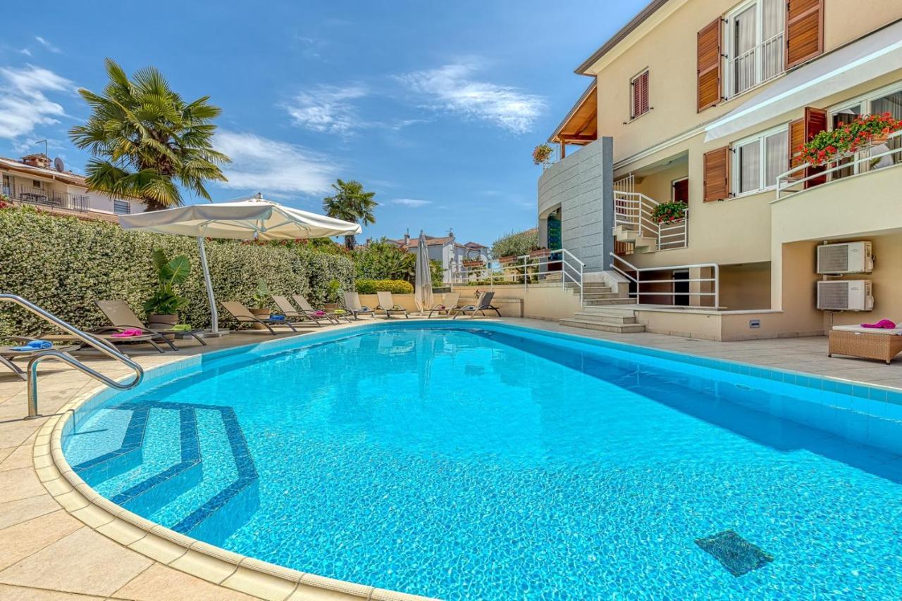Apartment Complex Irena With Pool Porec Exterior photo