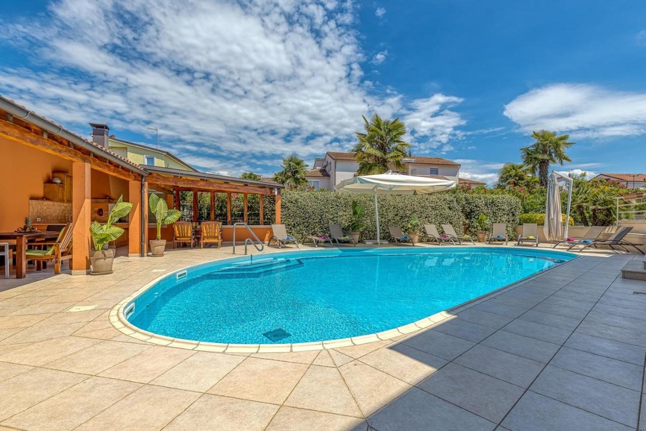 Apartment Complex Irena With Pool Porec Exterior photo