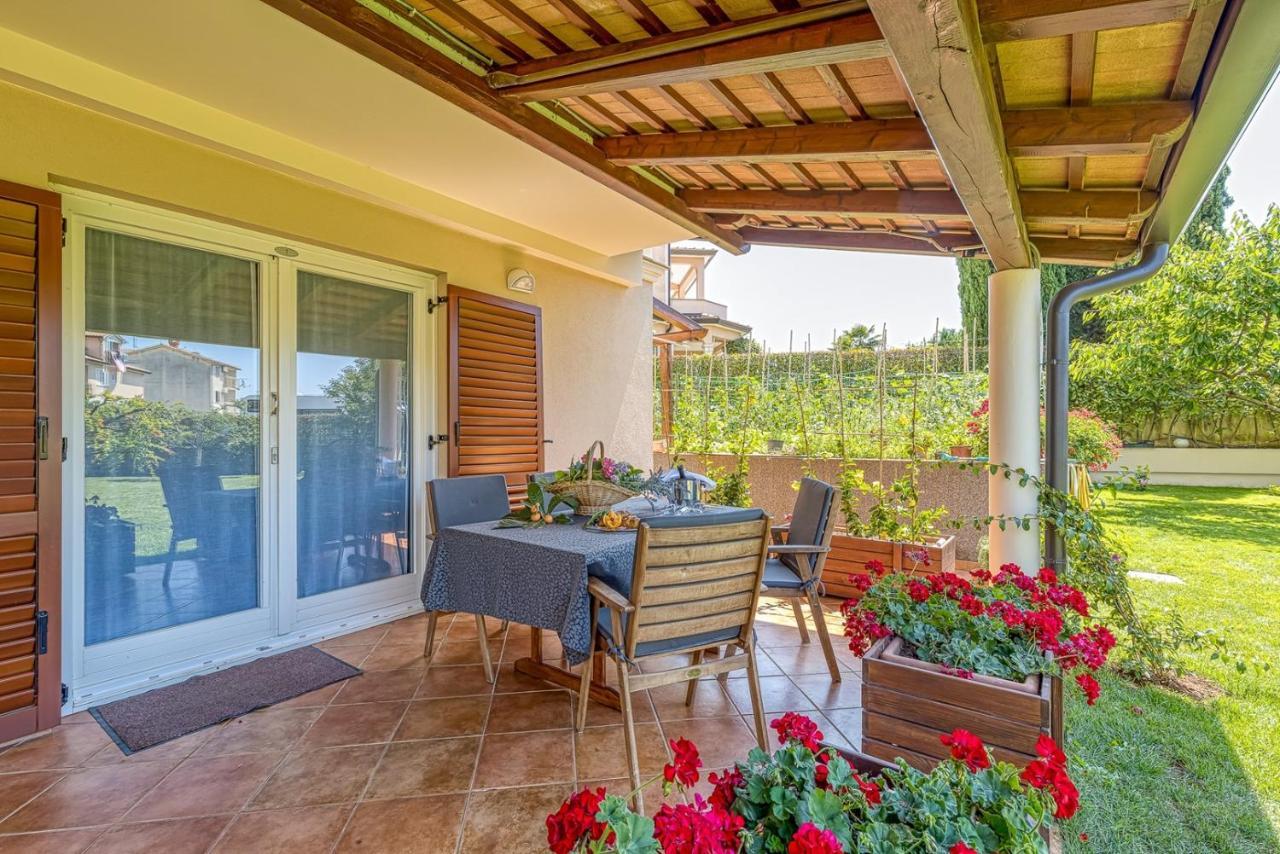 Apartment Complex Irena With Pool Porec Exterior photo