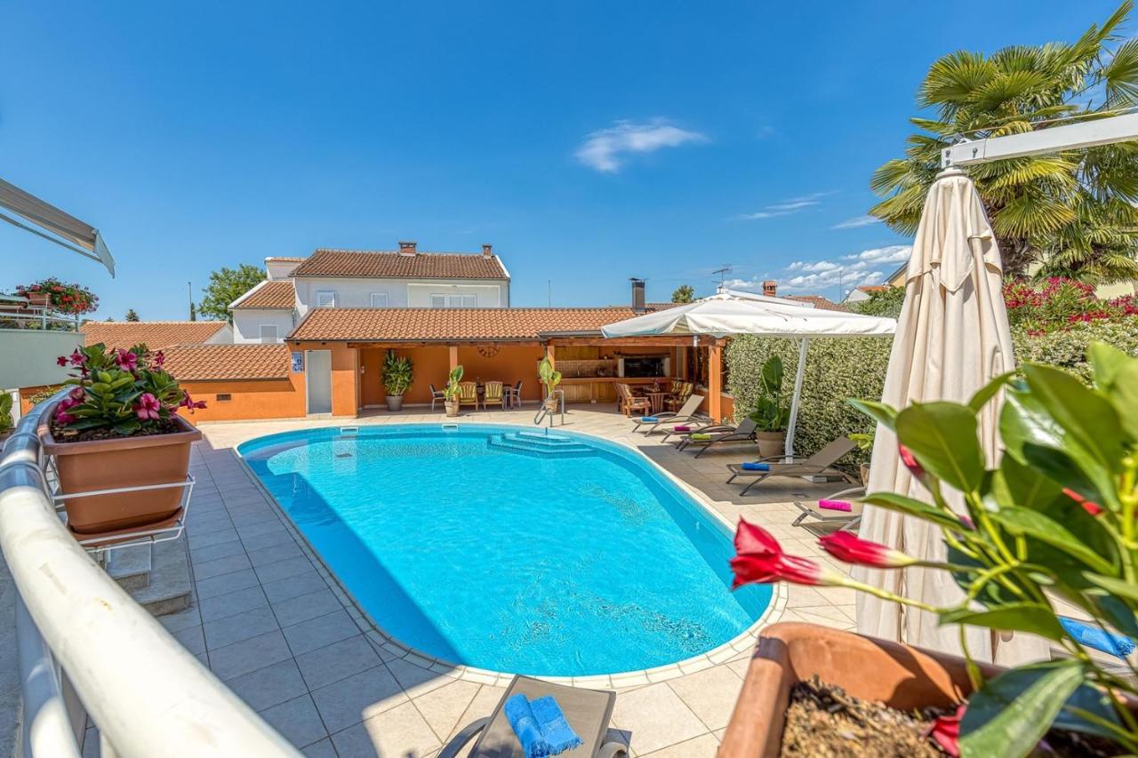 Apartment Complex Irena With Pool Porec Exterior photo