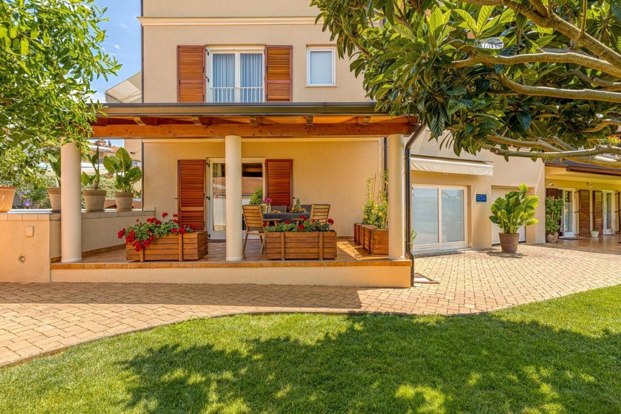 Apartment Complex Irena With Pool Porec Exterior photo