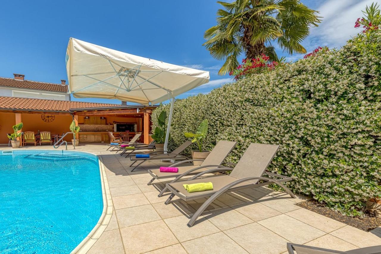 Apartment Complex Irena With Pool Porec Exterior photo