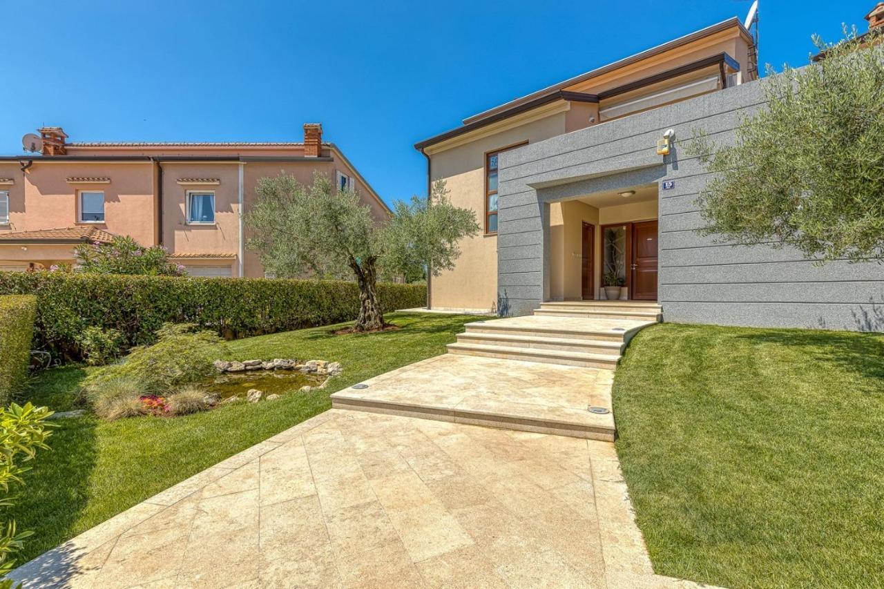 Apartment Complex Irena With Pool Porec Exterior photo