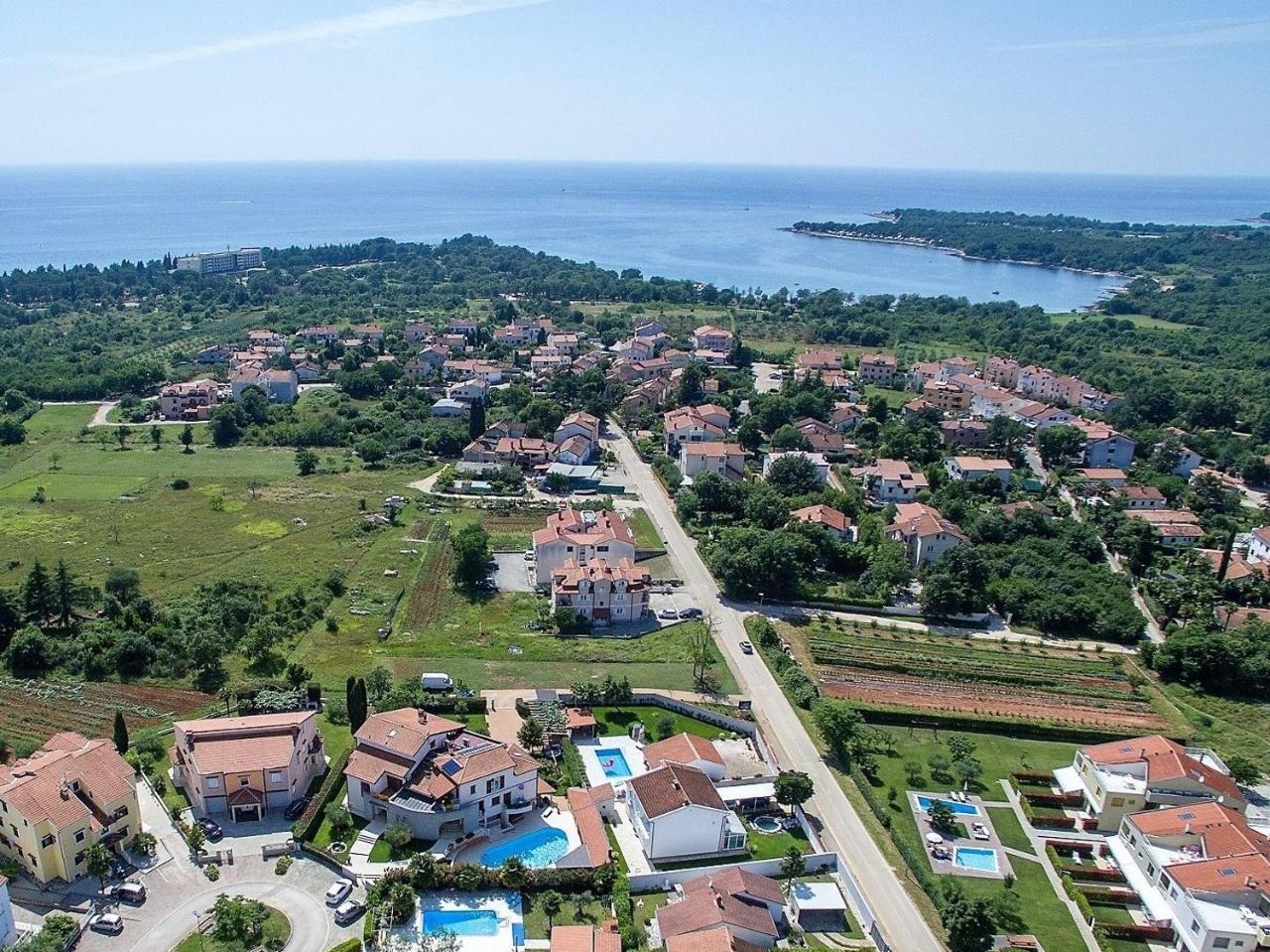 Apartment Complex Irena With Pool Porec Exterior photo